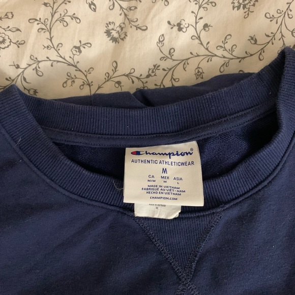 Champion Sweater. Navy blue. Size M - Picture 2 of 2